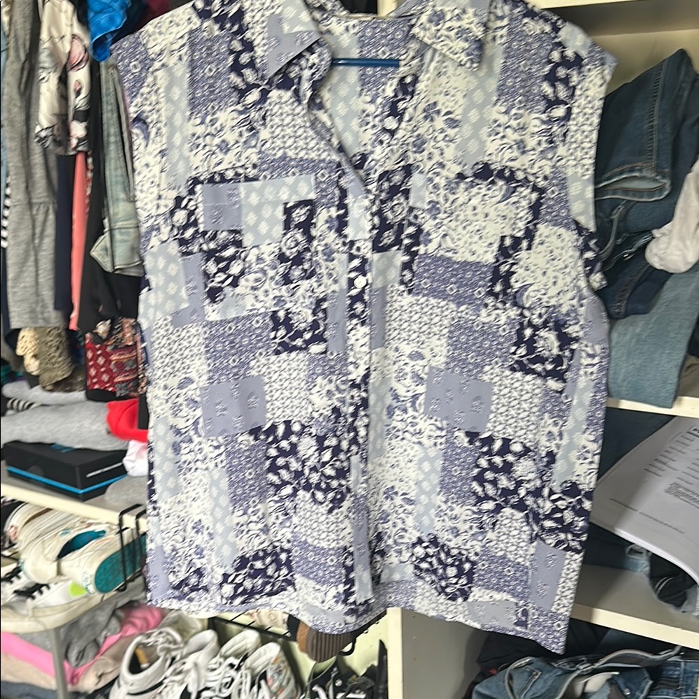 Pleione White and Gray Sleeveless Button Down Shirt